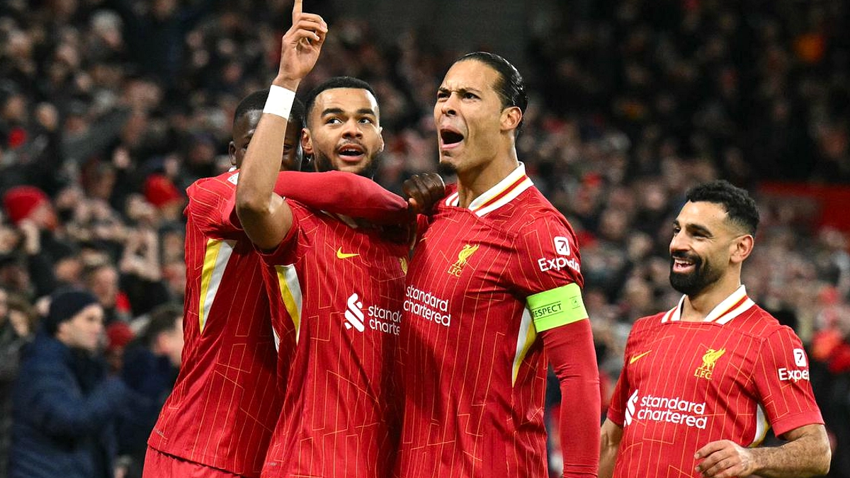 Liverpool Kalah 0-2 di PSG, Kritik 5-Bek dari Paul Robinson