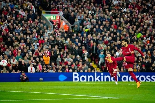Liverpool Kalahkan Fulham 2-0 di Anfield, Salah Memimpin