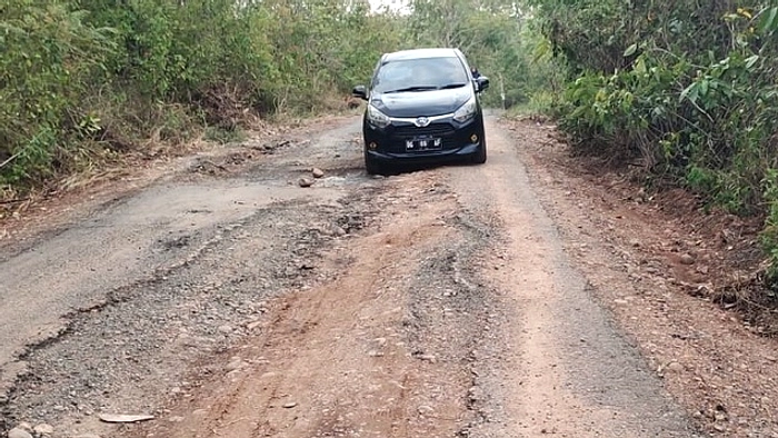 Longsor Amblas Jalan Desa Rantau Kumpai, Akses Terputus