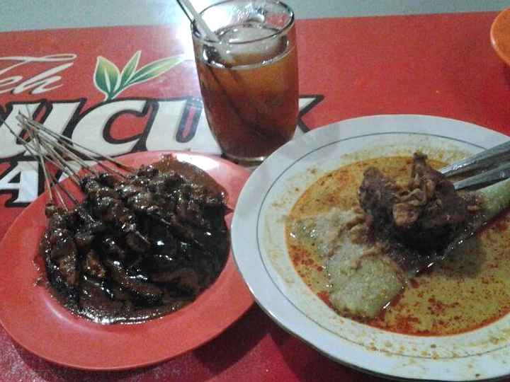 Lontong Orari Banjarmasin: Warung Legenda Dari Hj. Rusminah