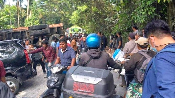 Macet Berastagi 12 Jam, Truk Mogok Lumpuhkan Jalur