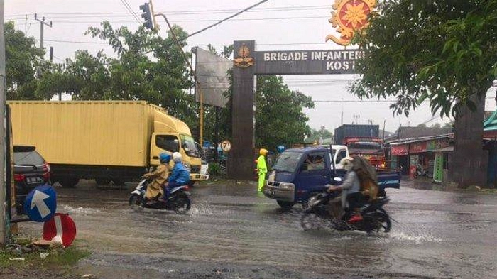 Macet Parah di Maros‑Makassar, Gunakan Jalur Alternatif