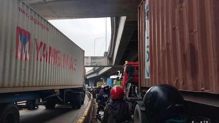 Macet Parah di Simpang Bandara Palembang karena Perbaikan Jalan