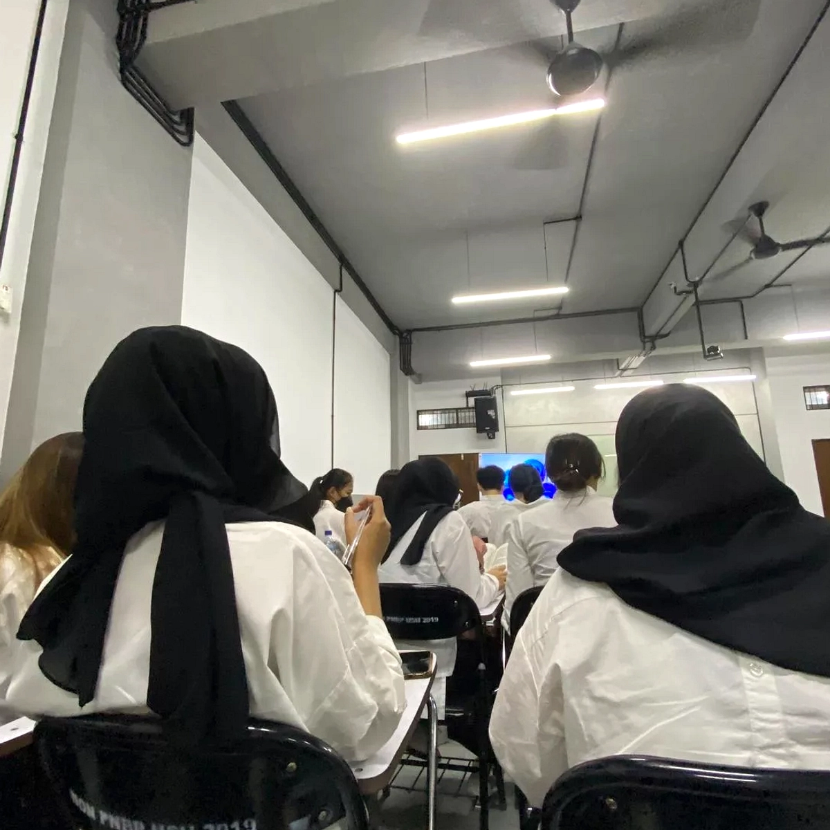 Mahasiswa corpse paint sidang tugas akhir, viral
