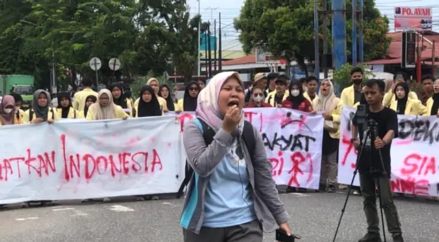 Mahasiswa Jember Protes BBM, Tuntut Penurunan Harga di DPRD