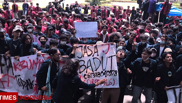 Mahasiswa Malang Protest MBG, Tuntut Evaluasi Program