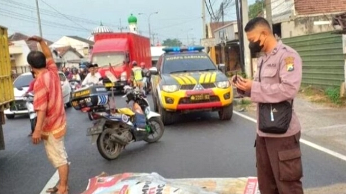 Mahasiswi Tewas Tabrak Truk Masker di Mojokerto