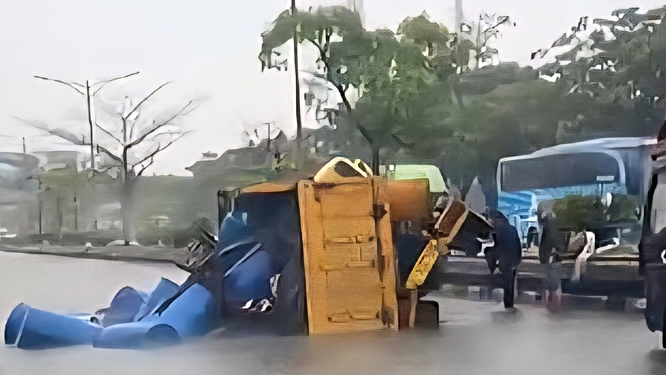 Mahasiswi Unissula Tewas Terlindas Truk di Depan RS