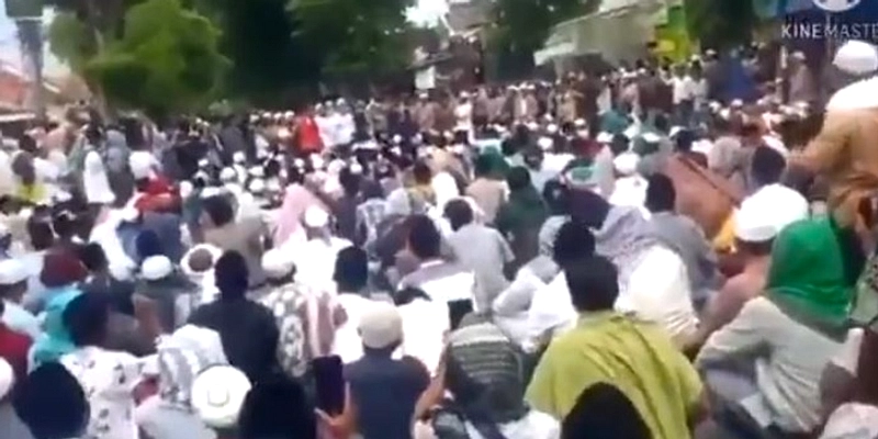 Mahfud MD Lebaran di Pamekasan, Kunjungi Makam Orang