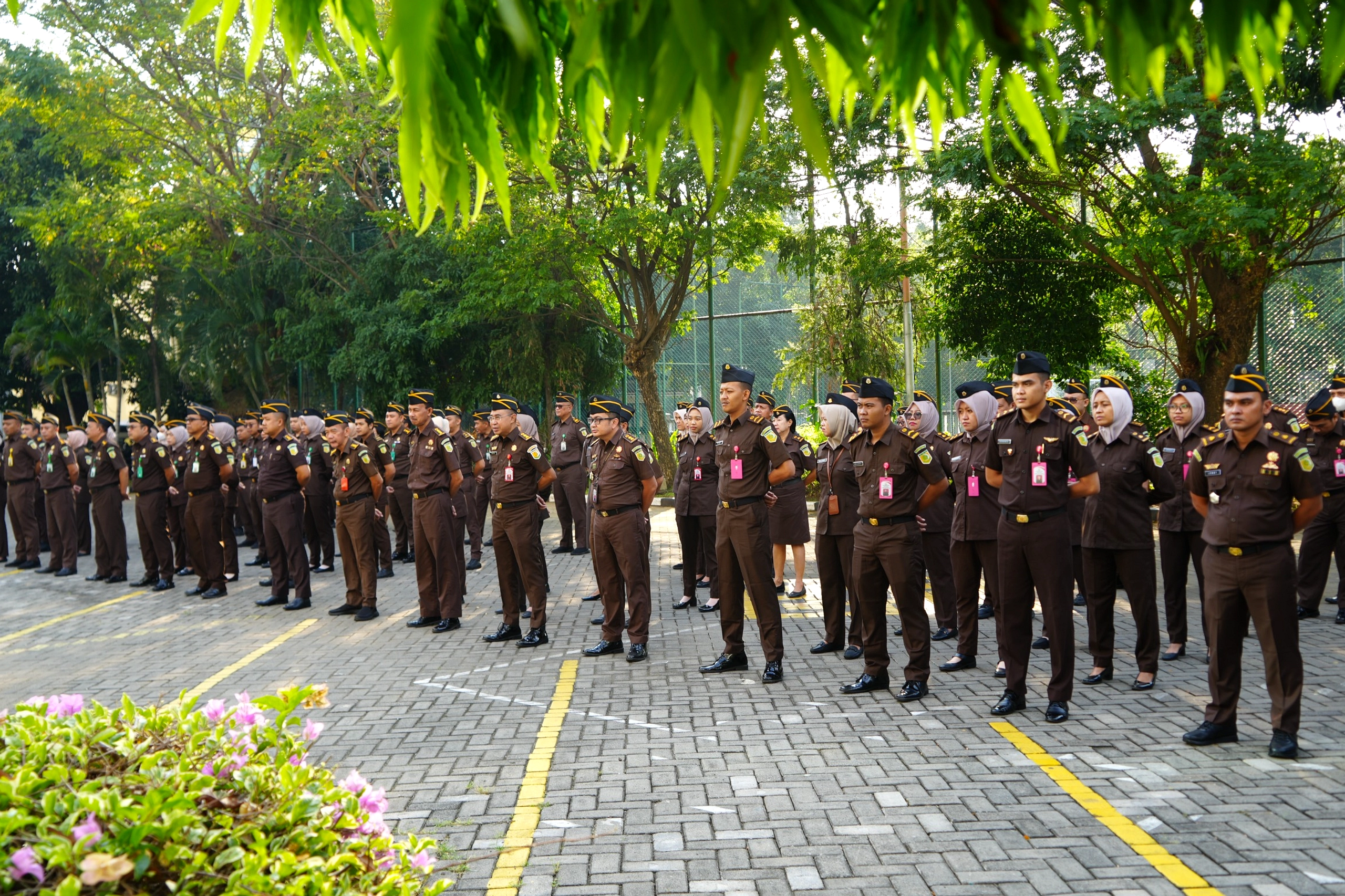 MAKI Demo Depan Kejati Jatim Protes Temuan Emas dan Uang