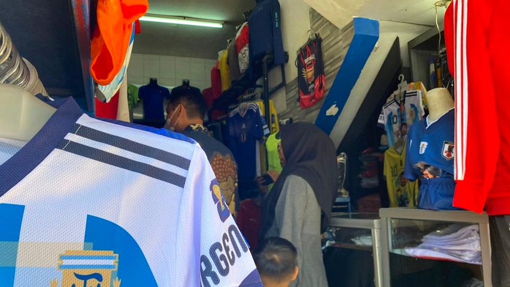 Malang Pakai Jersey Jumat Piala Dunia, Dukung UMKM Ekonomi