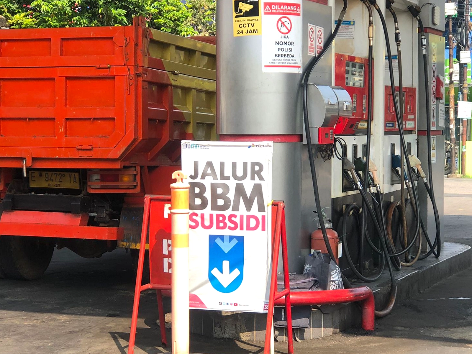 Malaysia Kurangi Kuota BBM 300→200 Liter, Indonesia Tetap