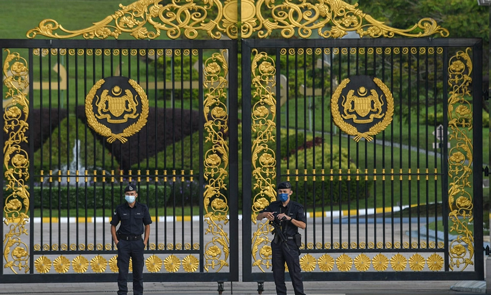 Malaysia Naik Suhu AC, WFH, Kurangi Subsidi BBM Hemat Energi