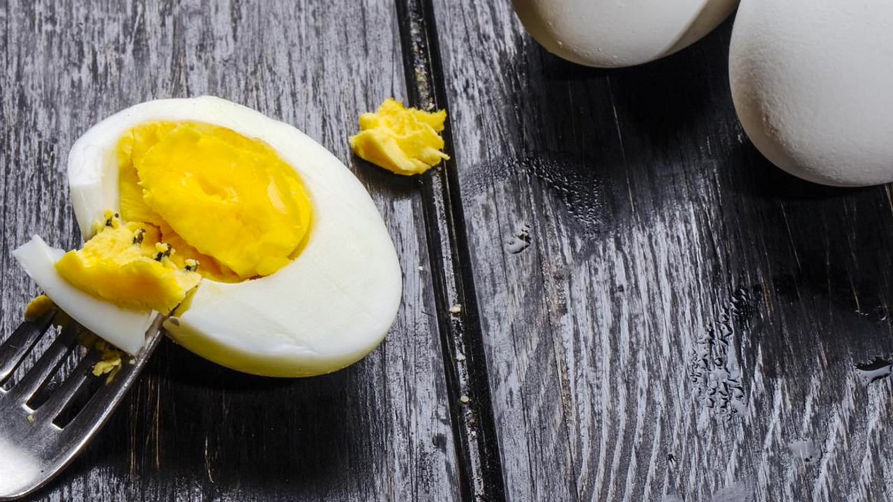 Manfaat dan Risiko Rutin Makan Telur Rebus Setiap Hari