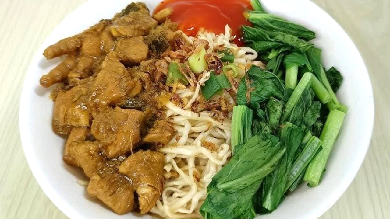 Mantan Insinyur Meta Jadi Penjual Mie Kaki Lima di Jakarta