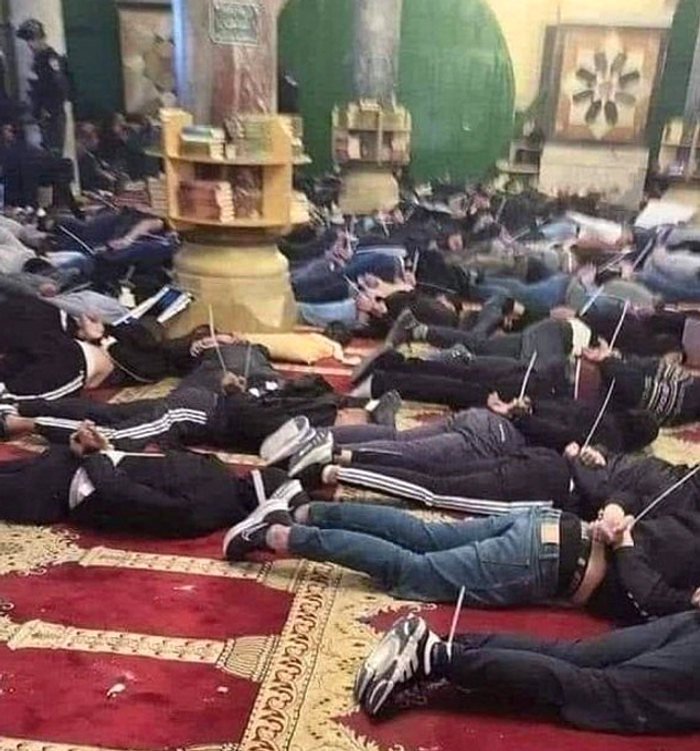 Masjid Al Aqsa Kembali Dibuka, 3.000 Jemaah Masuk Pagi