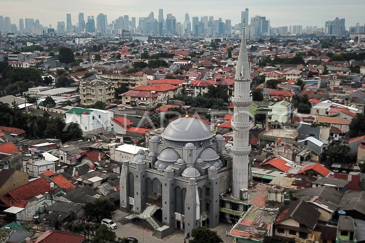 Masjid Pasar Minggu Unik: Simbol Allah dan Hemat Energi