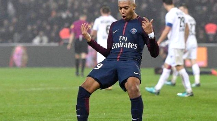 Mbappe Tak Salahi Lawan, Kiper Paraguay Lempar Bola