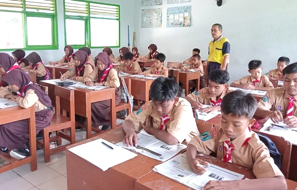 MBG Jatim Berjalan, Data Siswa Baru Masih Diinput