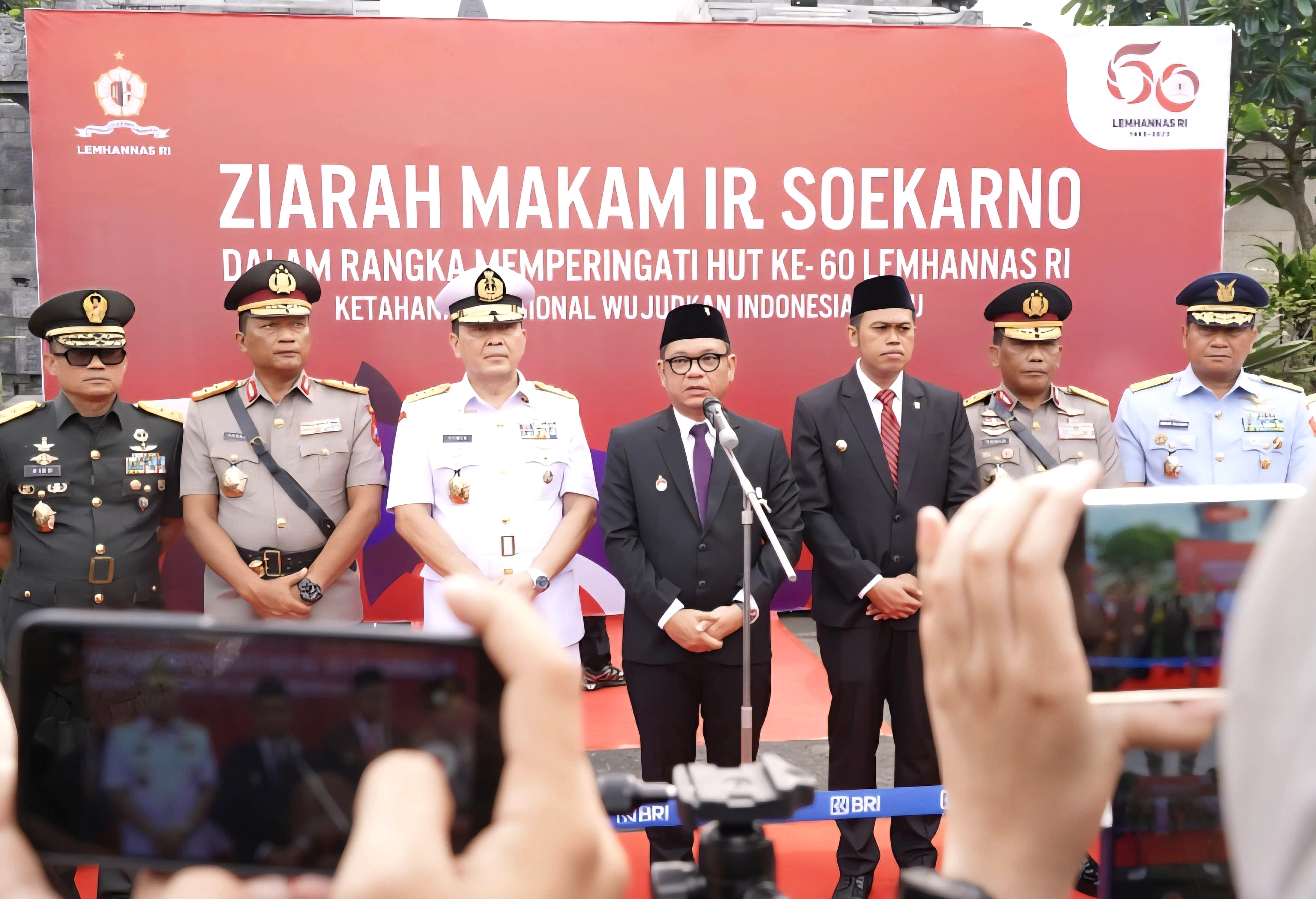 Megawati Kunjungi Makam Soekarno, Patung Istana Gebang Besok