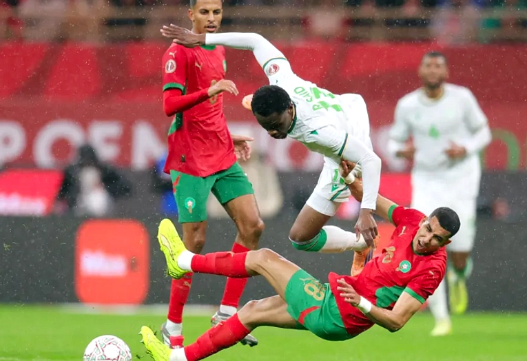 Meksiko Kalahkan Afrika Selatan 2-0, 3 Kartu Merah