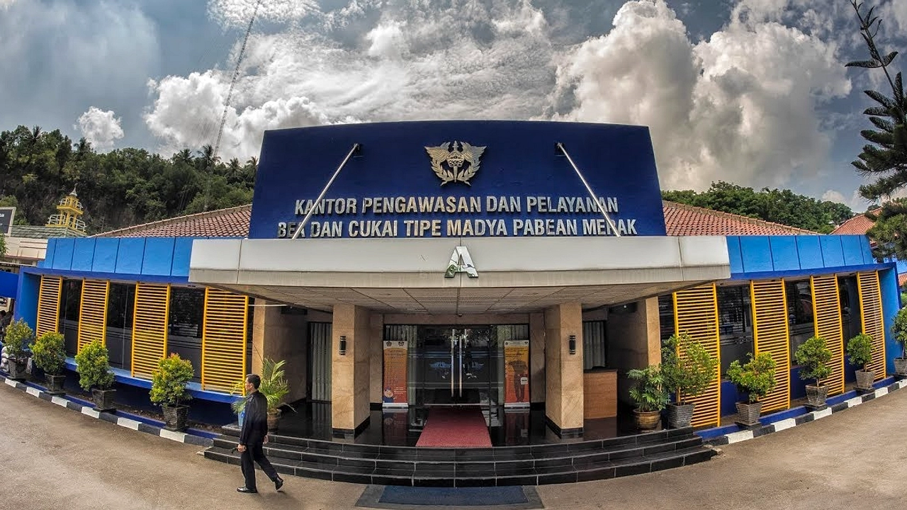 Menkeu Minta Pejabat Pajak dan Bea Cukai Tak Hanya Kejar Target