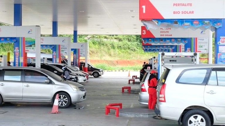 Menteri Energi Tegaskan Tidak Ada Batasan BBM, Ajak Bijak