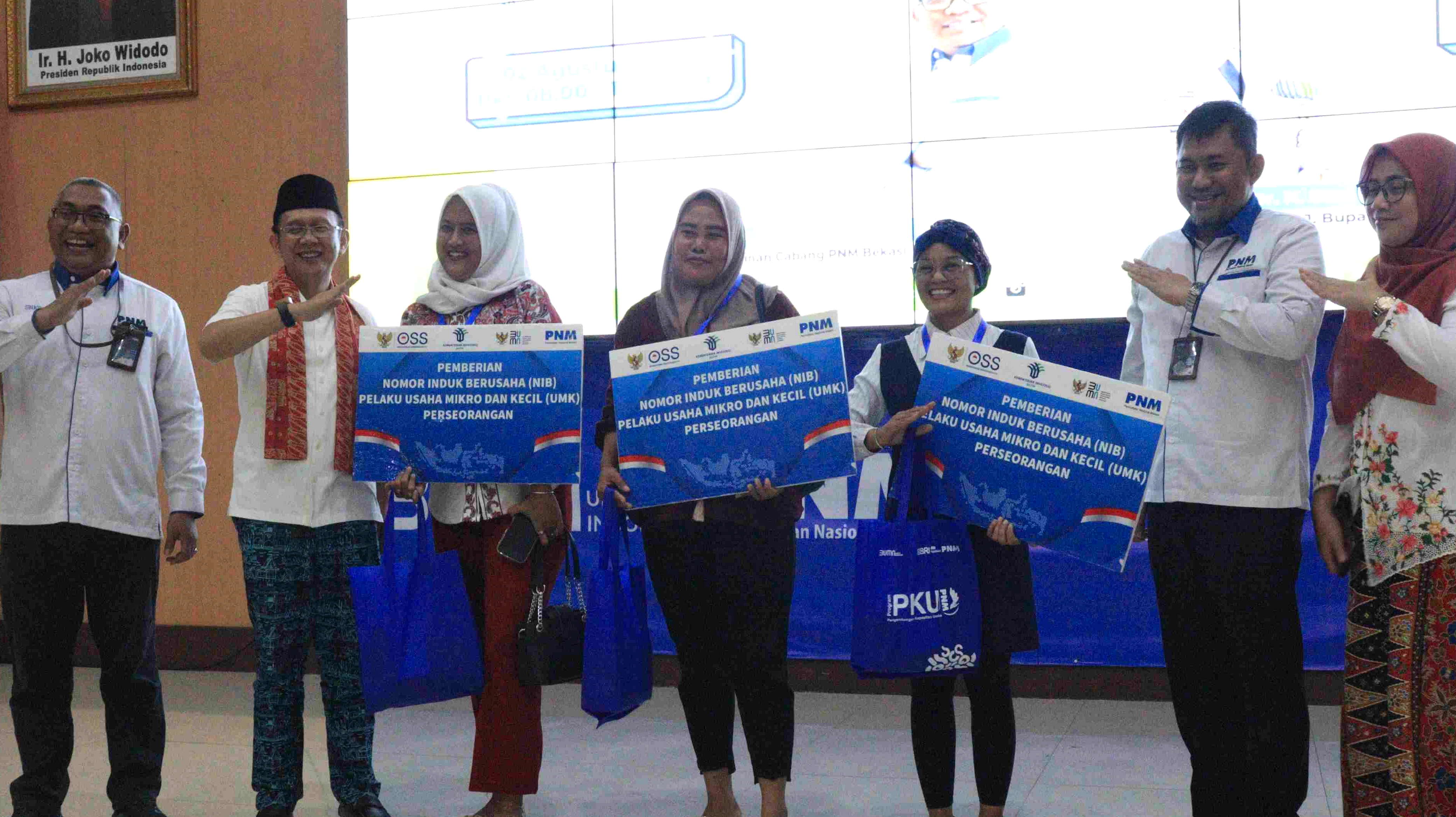 Menteri PPPA Kunjungi Nasabah PNM Mekaar di Bandung
