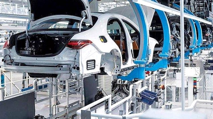 Mercedes-Benz Ancam Tutup Dua Pabrik di Jerman