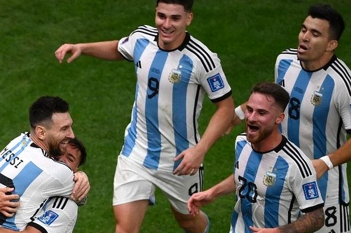 Messi Hat-Trick, Argentina Kalahkan Aljazair 3-0 Piala Dunia