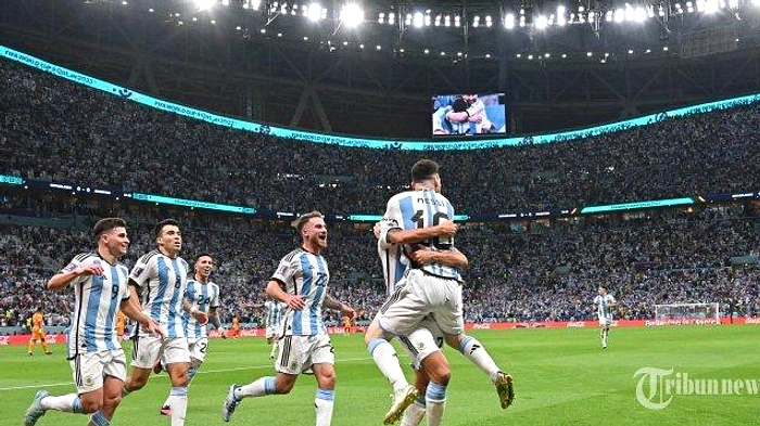 Messi Mencetak Gol Pertama Argentina vs Aljazair di Stadion