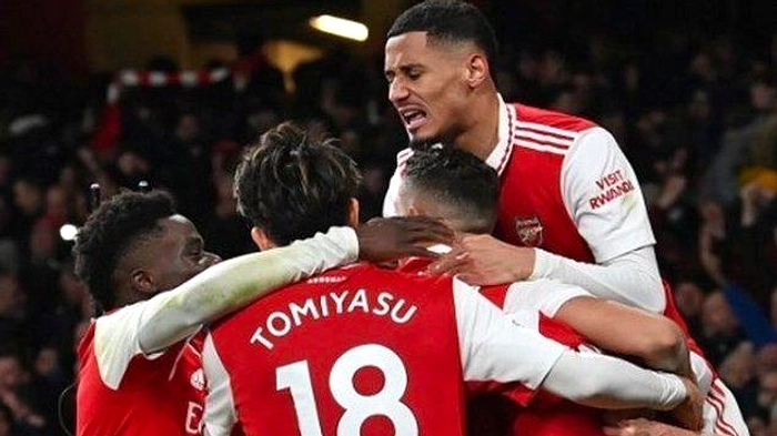 Michael Carrick Selamatkan Arsenal Juara Liga Inggris 2026