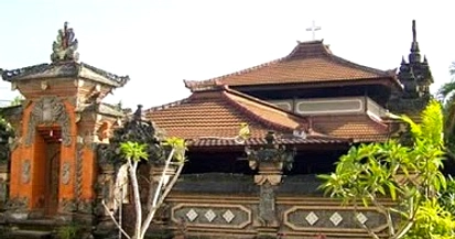 Minggu Palma Tritunggal: Gamelan & Paku Pipit Gantikan Daun