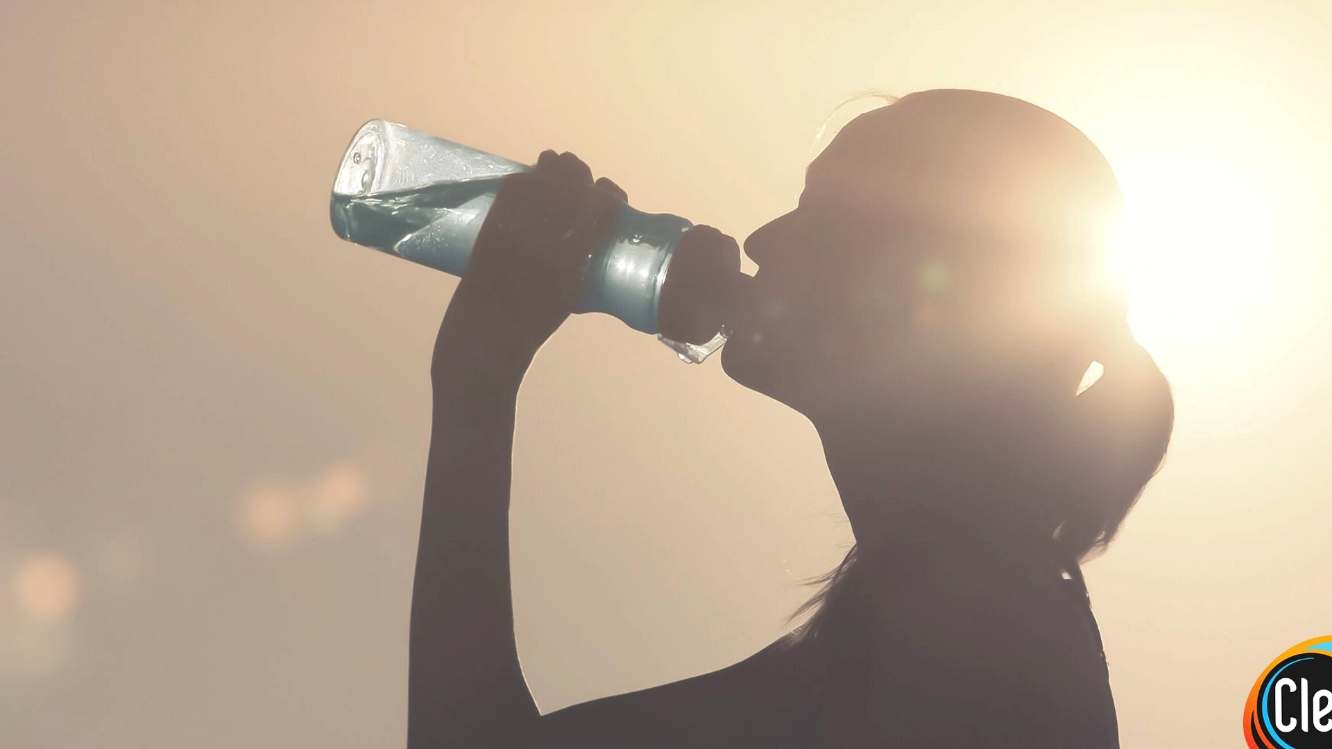 Minum Air Putih: Kunci Bahan Hidup di Musim Panas Setiap