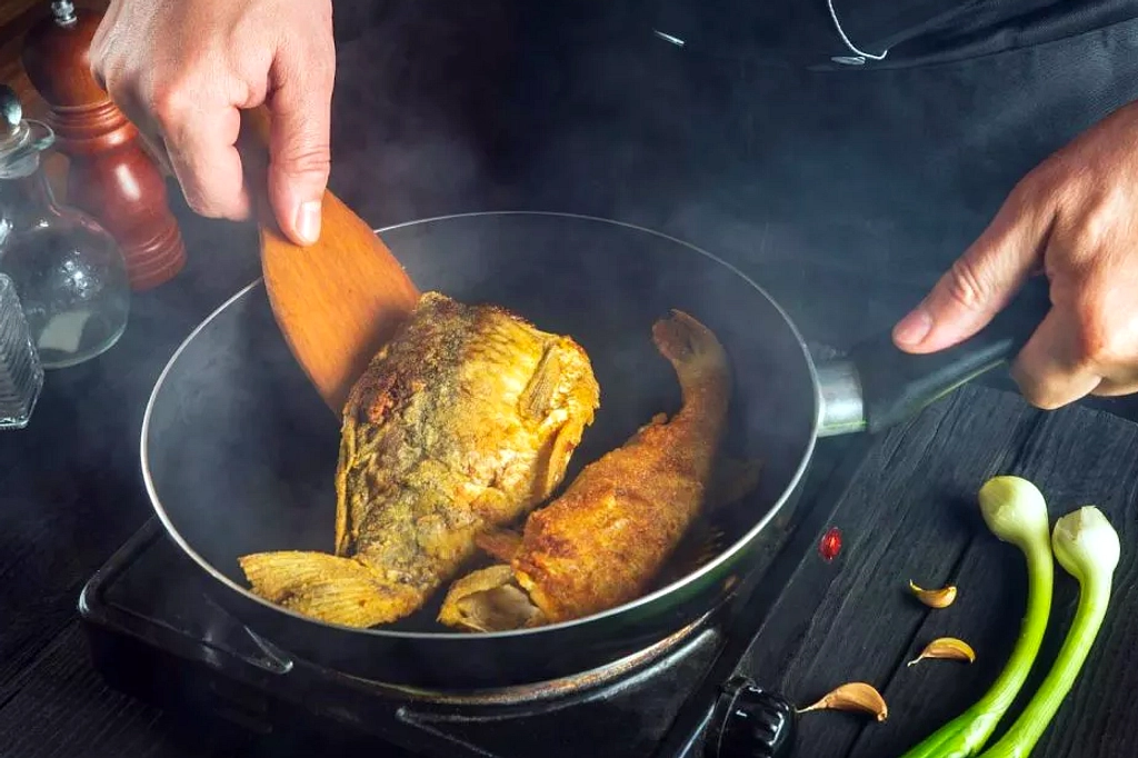 Minyak Goreng Ulang: Tips Aman Pakai 3-5 Kali Serta Simpan