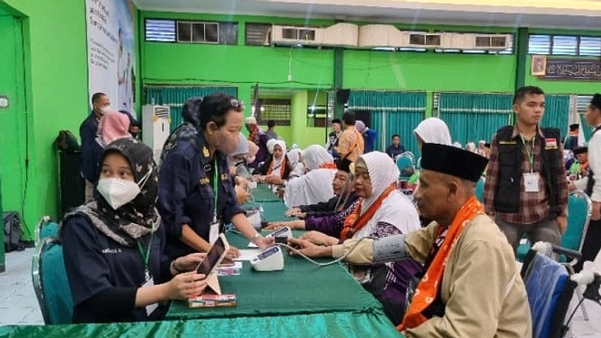Mislicha, 85 Tahun, Wujudkan Haji Setelah Menabung Cilok