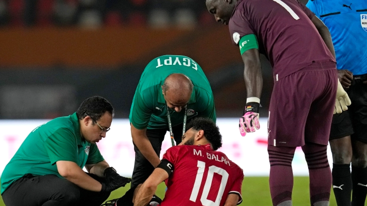Mo Salah Cedera di Anfield, Mungkin Laga Terakhirnya di Liverpool