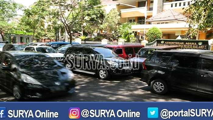Mobil Boks Terbengkalai Belasan Tahun di Bandung Ganggu Lalu Lintas