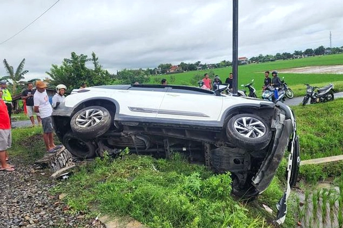 Mobil McLaren Andra ST Terbelah, Kecelakaan Tunggal di Sukoharjo