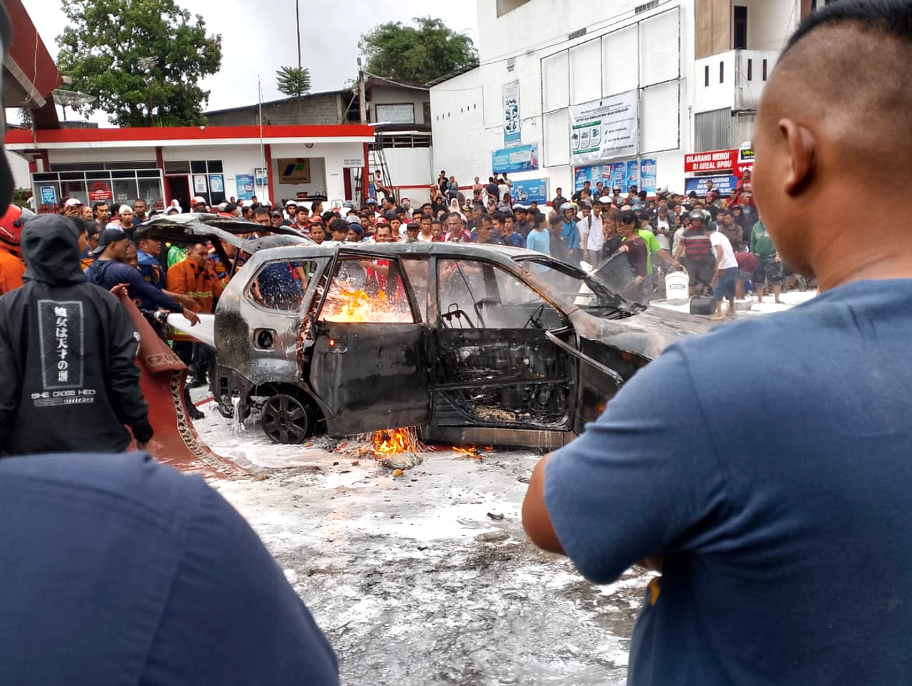 Mobil Meledak Usai Isi Bensin di Nganjuk, Tiga Luka Bakar