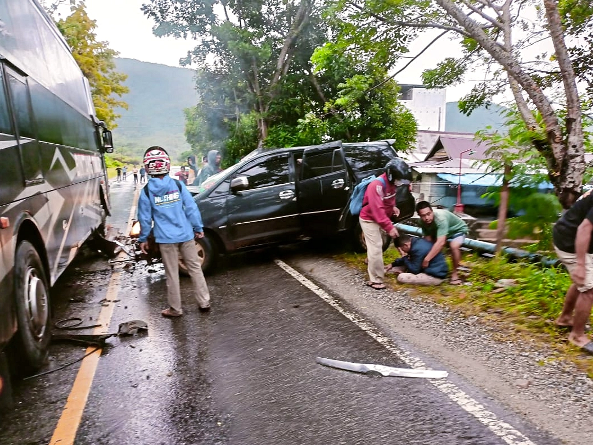 Mobil Overload 13 Penumpang Dihentikan Polantas Luwu