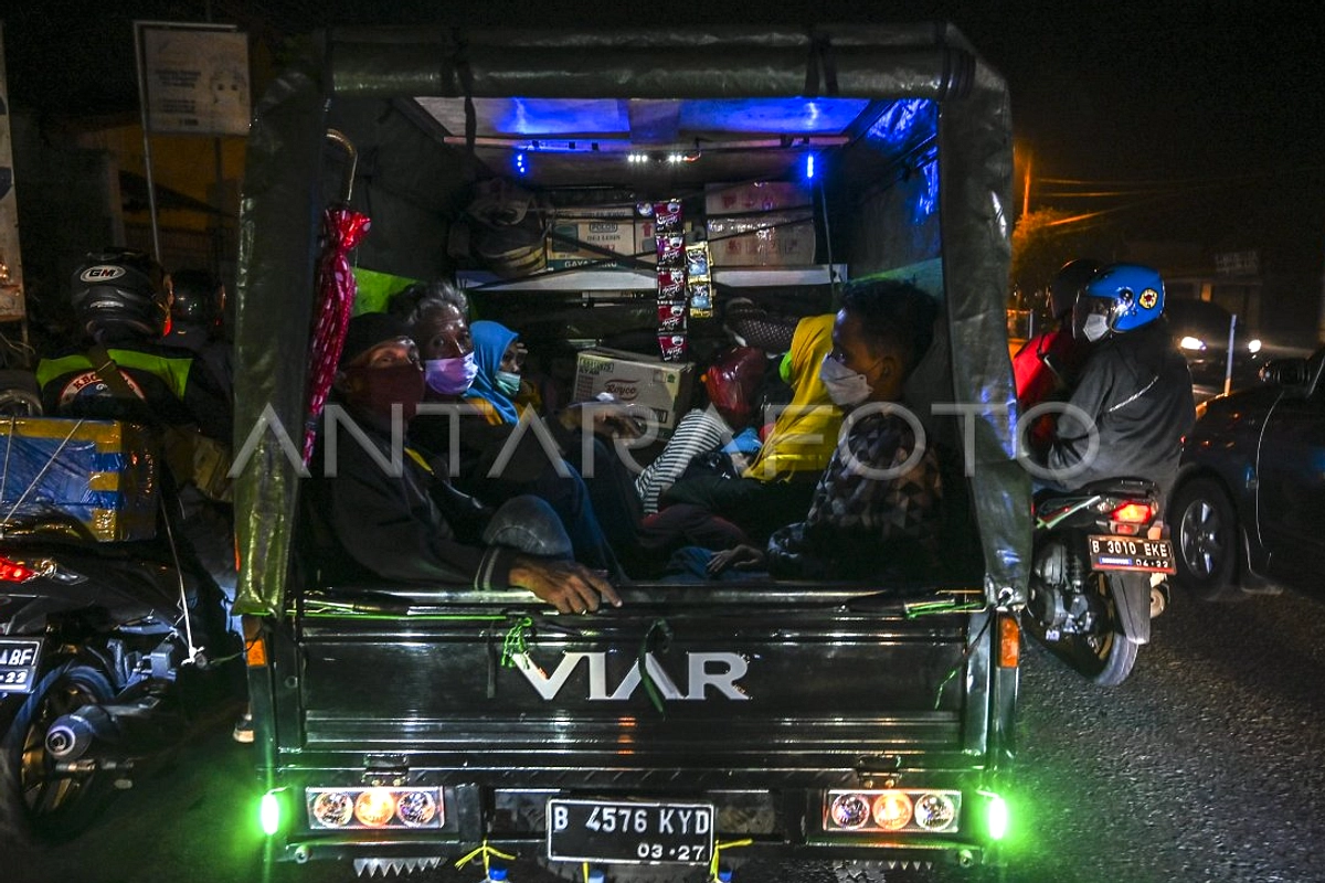 Mudik Lebaran: Penumpang Mobil Bak Terbuka Rasa Nyaman
