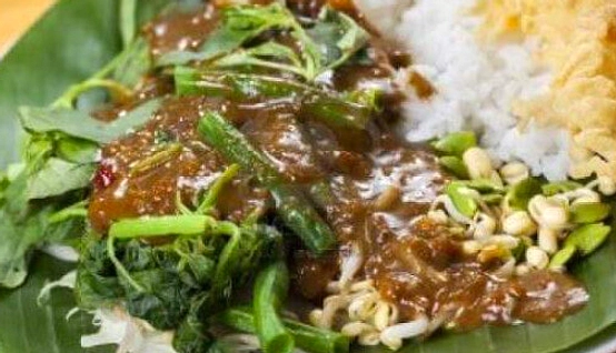 Nasi Pecel Madiun: Resep Lengkap Bumbu dan Sayuran Segar