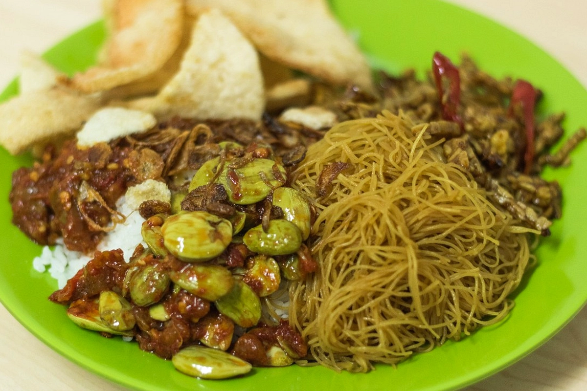 Nasi Uduk Betawi: 5 Tempat Legendaris Makan Siang di Jakarta