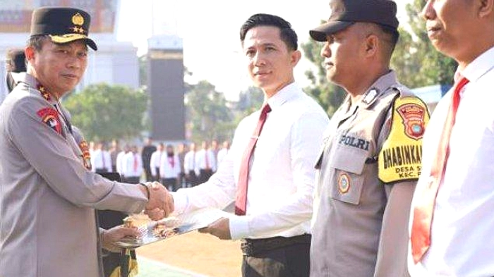 Nelayan Dapat Penghargaan Polda Babel Temukan 42 Kg Sabu