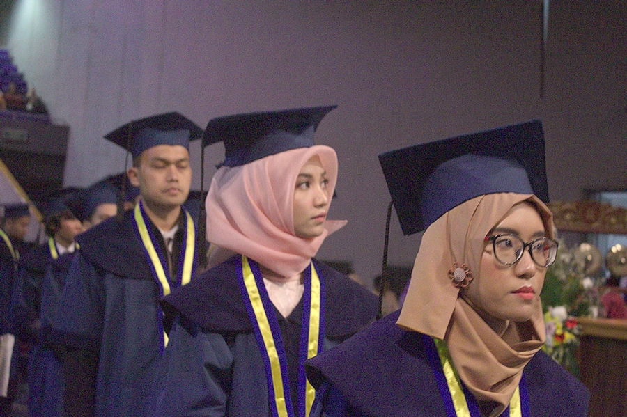 Nenek 65 Tahun Raih Gelar Doktor Rekayasa Nuklir ITB