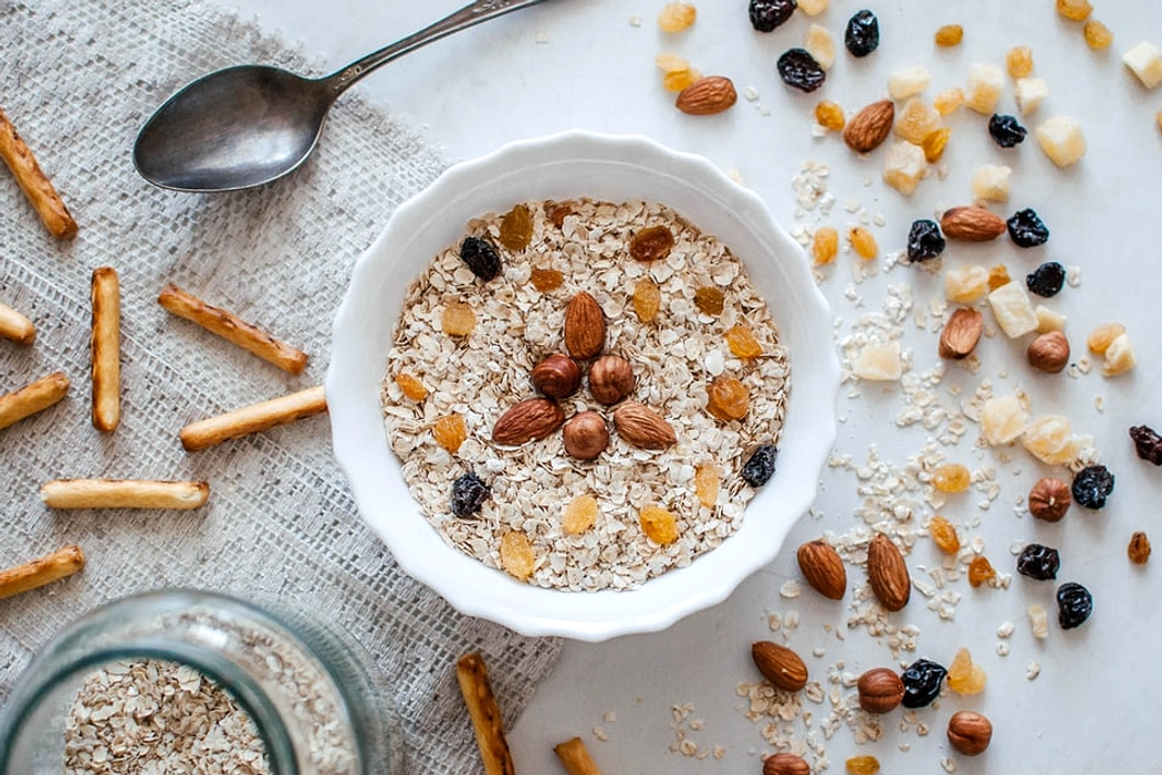 Oatmeal Sehat: Pilih Oat Utuh, Tambah Protein, Hindari Gula