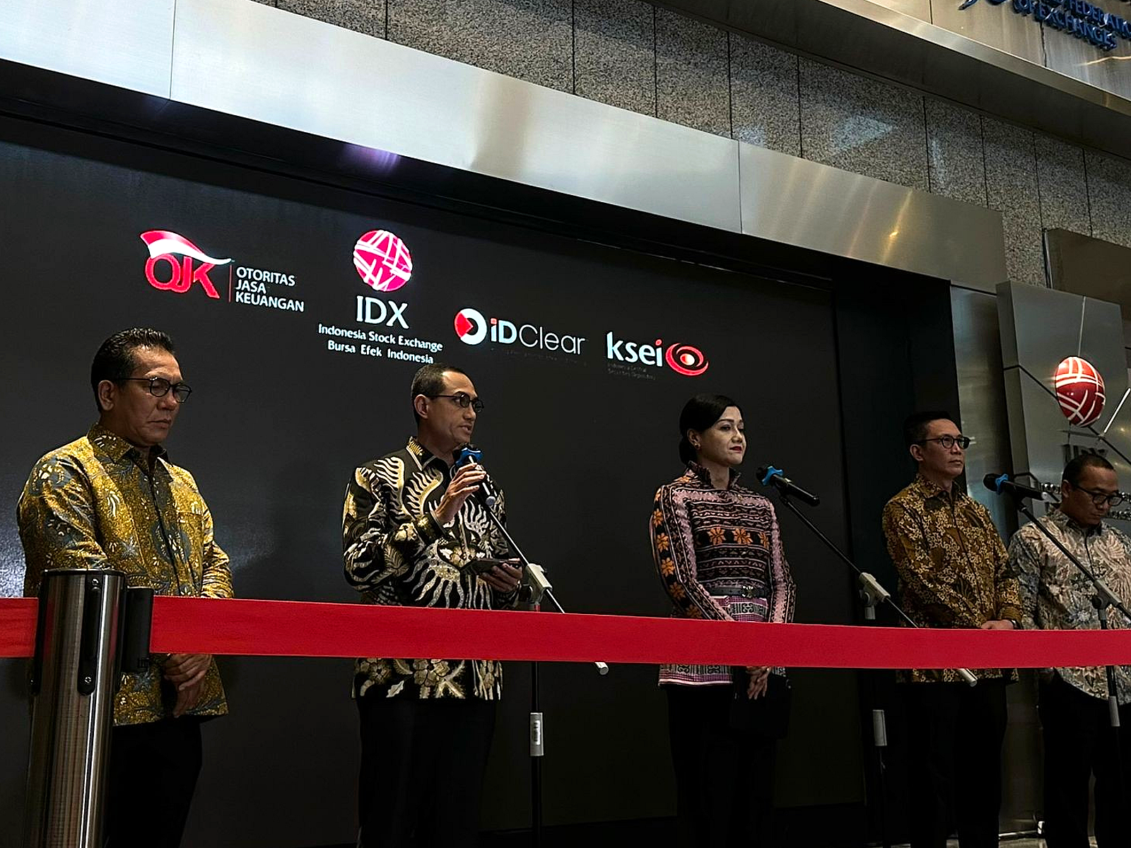 OJK Jatuhkan Sanksi Rp390 Miliar ke 835 Pihak hingga Oktober