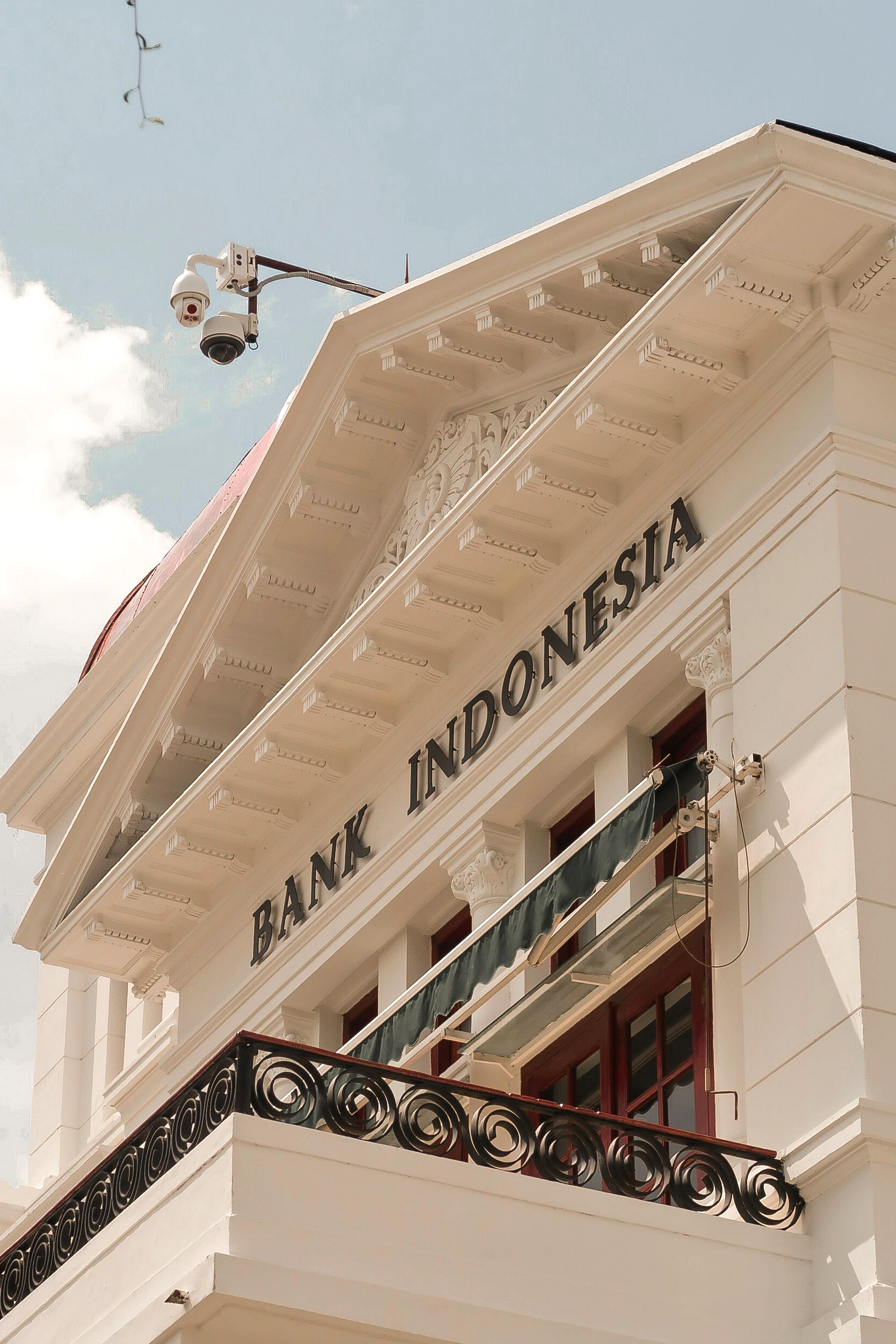 OJK Tutup BPR Pasarraya Kuta, Total 14 Bank Bangkrut