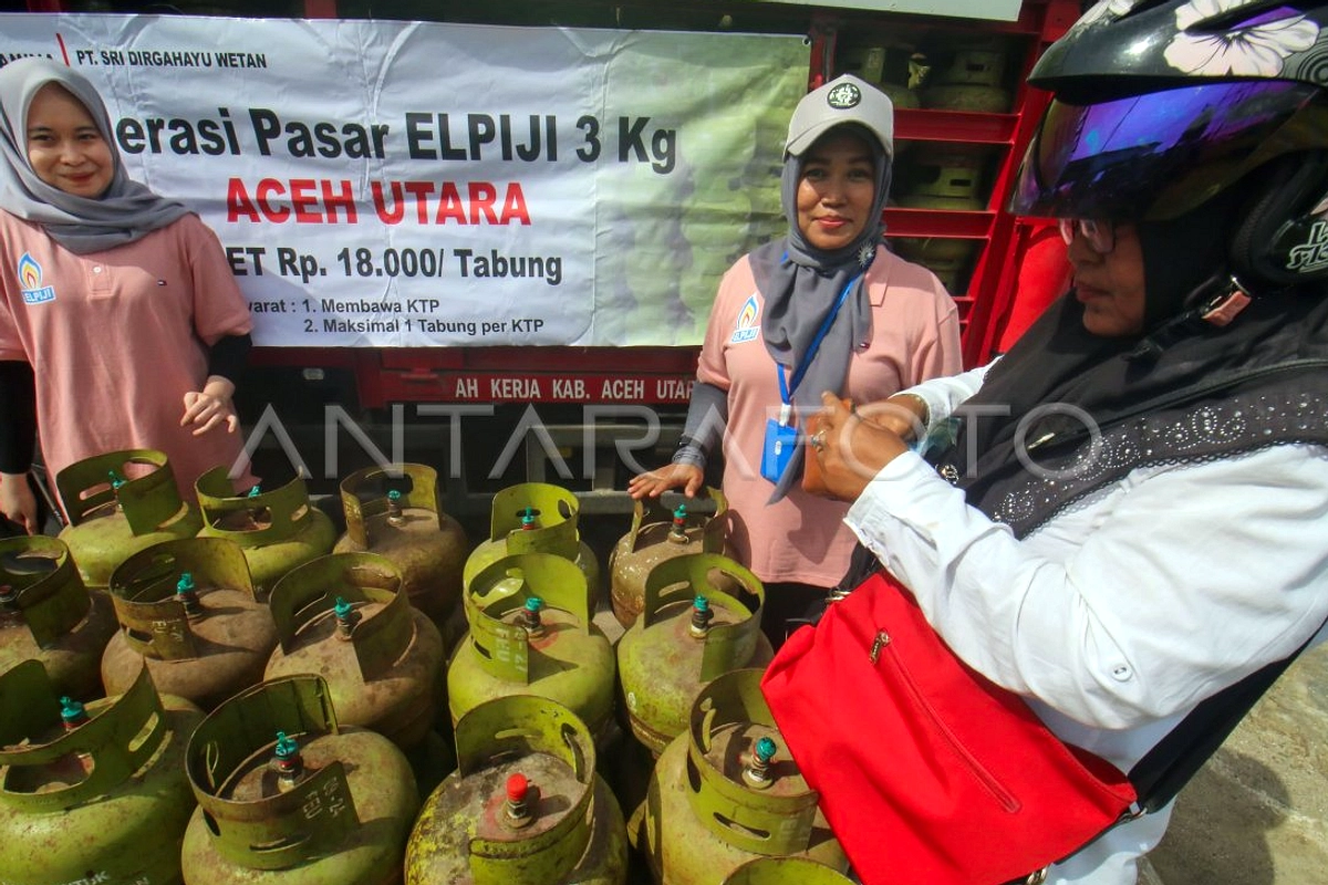 Operasi Pasar LPG 3 Kg Subsidi di Banyuwangi, Warga Antre